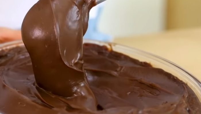 como-fazer-recheio-e cobertura-de-chocolate-cremoso-para-bolos-e-tortas